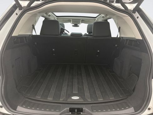 Used 2025 Land Rover Discovery Sport S image 23