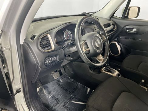 Used 2017 Jeep Renegade Latitude image 9