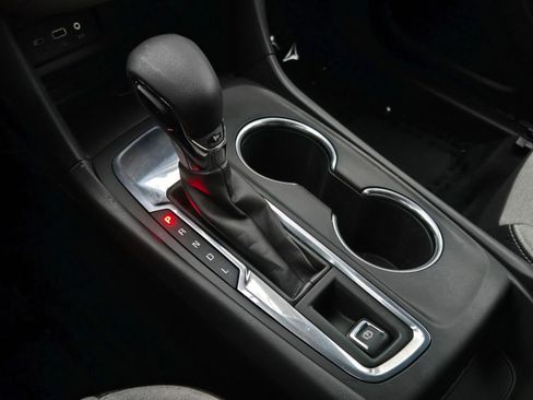 Used 2022 Chevrolet Equinox LS image 17