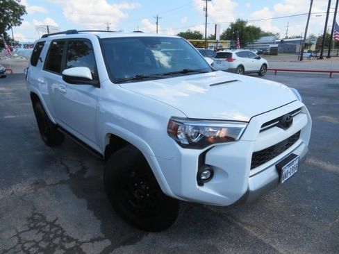 Used 2024 Toyota 4Runner TRD Off-Road image 3