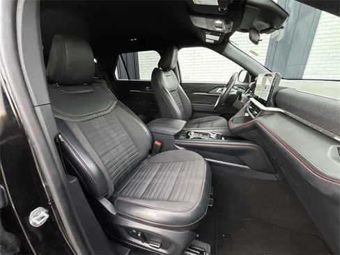 Used 2025 Ford Explorer ST-Line w/ ST-Line Street Pack image 27