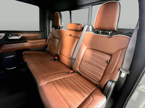 Certified 2024 GMC Sierra 2500 Denali Ultimate AWD/4WD image 19