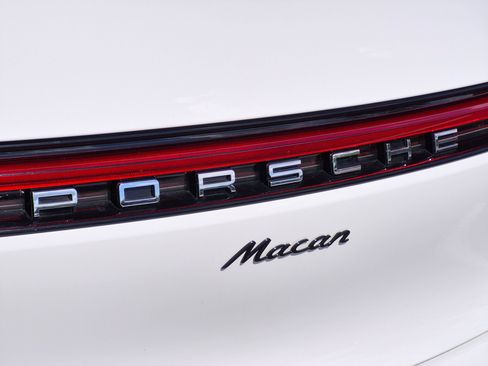 Certified 2026 Porsche Macan AWD/4WD image 29