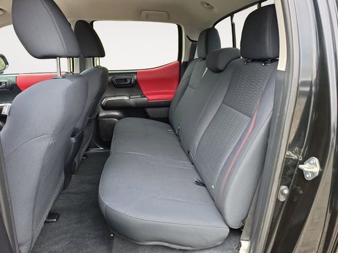 Used 2019 Toyota Tacoma SR5 AWD/4WD image 13