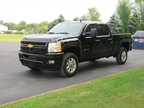 Used 2013 Chevrolet Silverado 2500 LT w/ Interior Plus Package AWD/4WD image 3