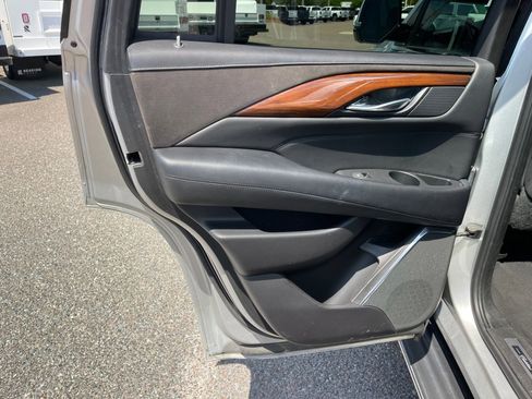 Used 2018 Cadillac Escalade Premium Luxury w/ LPO, Radiant Package image 20