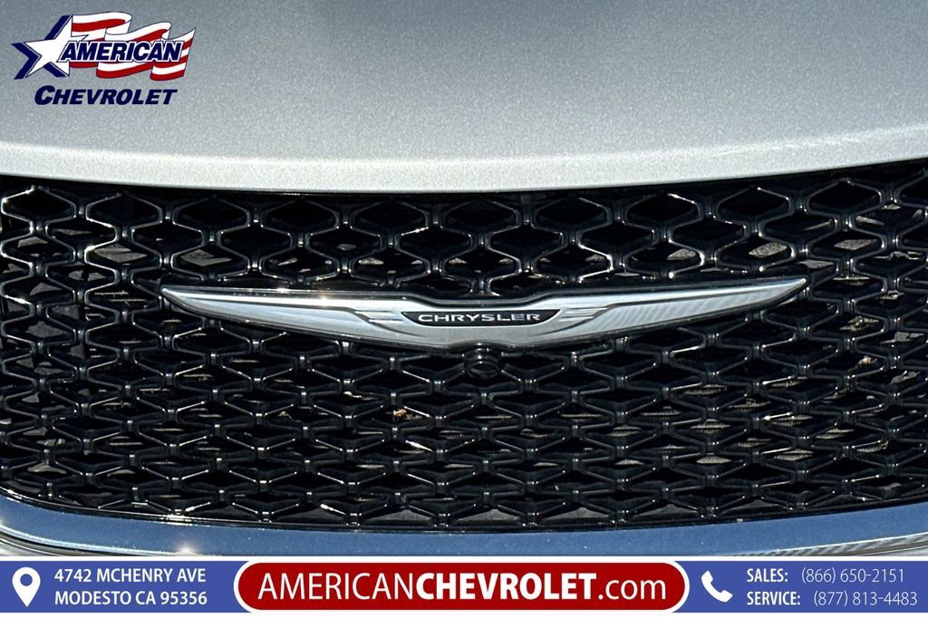 Used 2023 Chrysler Pacifica Touring-L FWD image 39