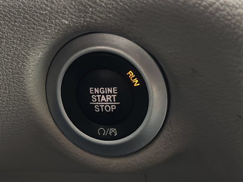 Used 2023 Chrysler Pacifica Touring-L FWD image 21