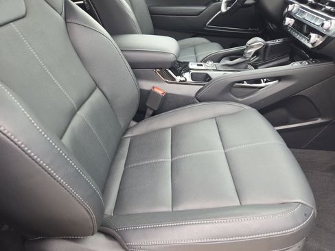 Certified 2025 Kia Telluride SX w/ SX Captain's Chair Package AWD/4WD image 22