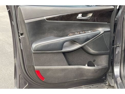 Used 2018 Kia Sorento LX image 12