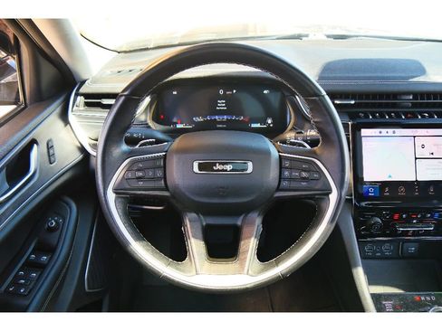 Used 2022 Jeep Grand Cherokee L Limited w/ Luxury Tech Group II image 23