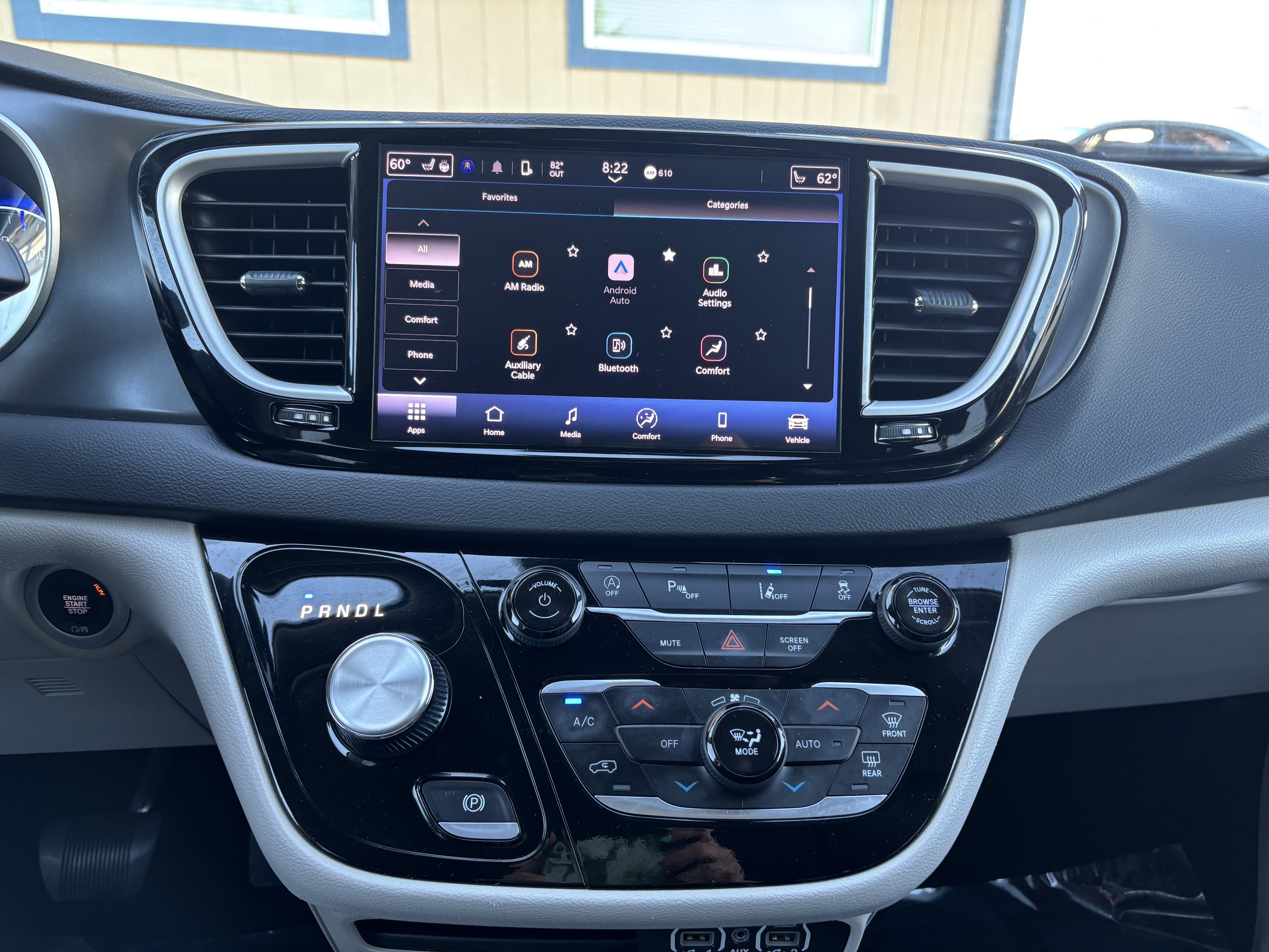 Used 2024 Chrysler Pacifica Touring-L FWD image 19