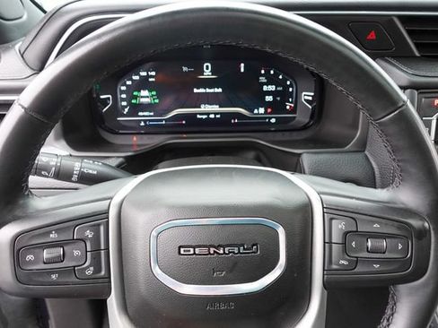 Used 2024 GMC Yukon XL Denali AWD/4WD image 17