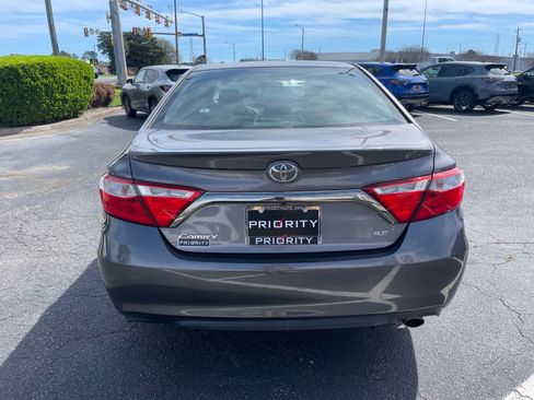 Used 2015 Toyota Camry SE image 4