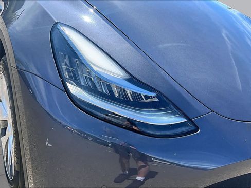 Used 2022 Tesla Model Y Long Range AWD/4WD image 27