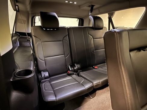 Used 2019 Chevrolet Suburban LT w/ Luxury Package AWD/4WD image 37