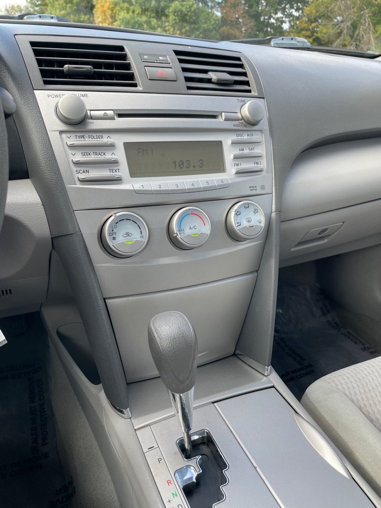 Used 2011 Toyota Camry LE FWD image 13