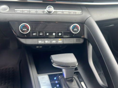 Certified 2024 Hyundai Elantra SEL image 14