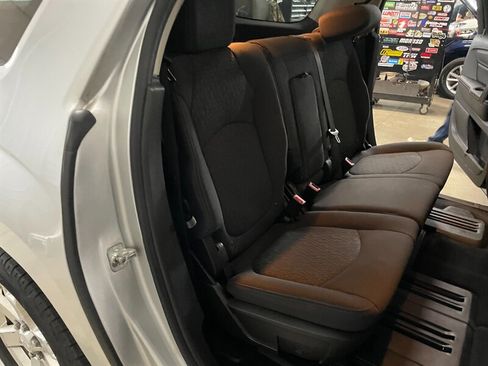 Used 2016 GMC Acadia SLE image 21