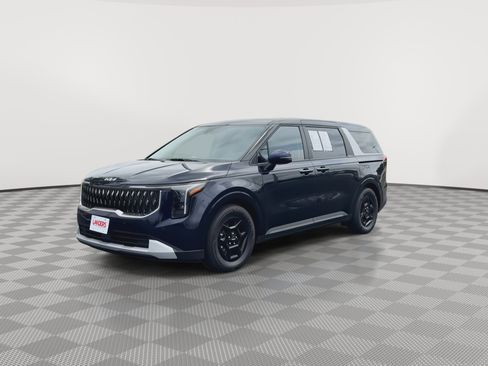 Used 2025 Kia Carnival image 4