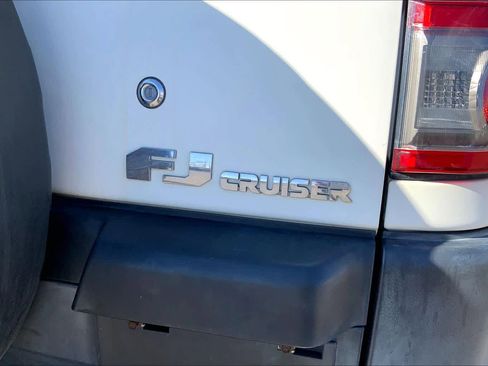 Used 2012 Toyota FJ Cruiser w/ Convenience Pkg image 9