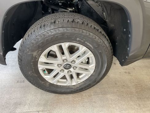 Used 2023 Toyota Tundra SR5 w/ SR5 Convenience Package AWD/4WD image 10