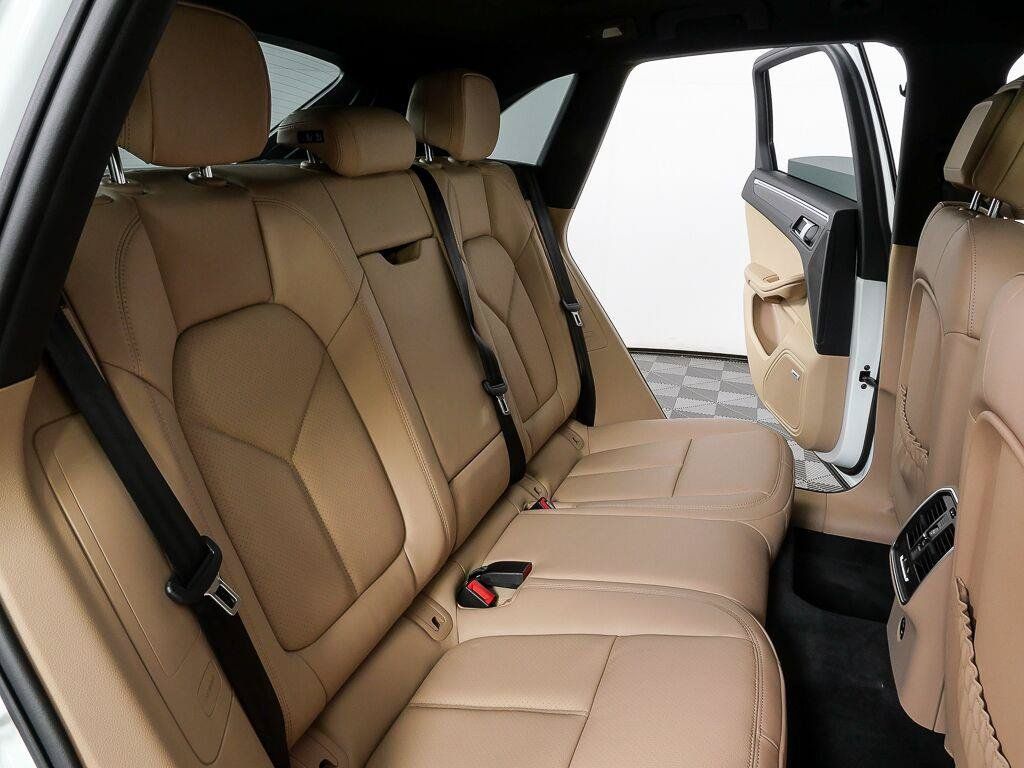 Certified 2026 Porsche Macan AWD/4WD image 22