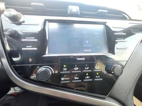 Used 2020 Toyota Camry LE w/ Convenience Package FWD image 17