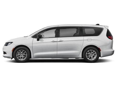 Used 2023 Chrysler Voyager LX FWD image 3