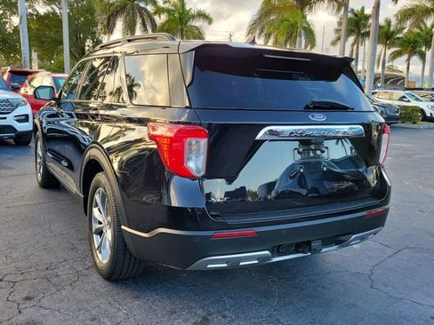 Used 2022 Ford Explorer XLT w/ Equipment Group 202A image 6