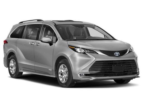 Certified 2024 Toyota Sienna XLE AWD/4WD image 6