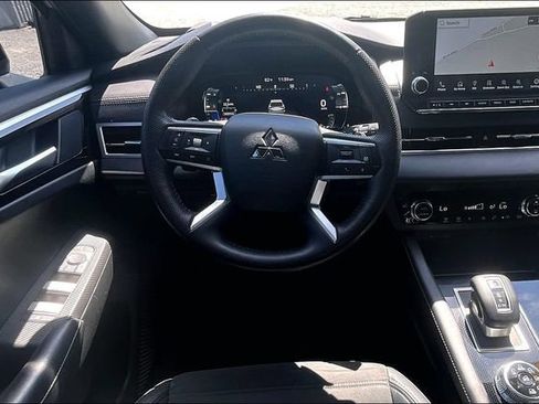 Used 2023 Mitsubishi Outlander SE Black Edition AWD/4WD image 5