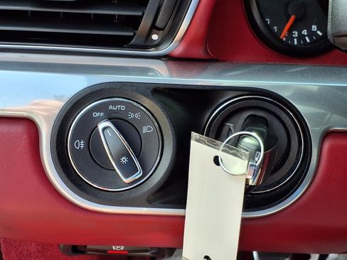 Used 2018 Porsche 911 Carrera image 13