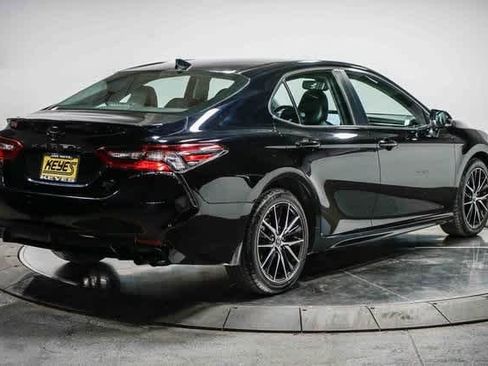 Certified 2023 Toyota Camry SE image 5