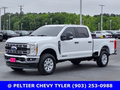 Used 2024 Ford F250 XLT w/ FX4 Off-Road Package AWD/4WD image 3