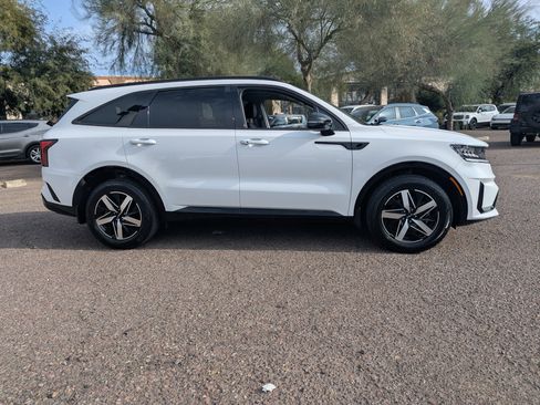 Certified 2022 Kia Sorento S image 2