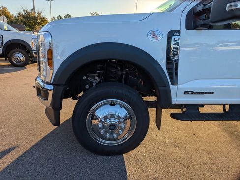 New 2025 Ford F450 XL w/ XL Chrome Package image 10