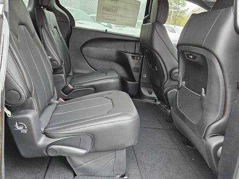New 2026 Chrysler Pacifica Select FWD image 15