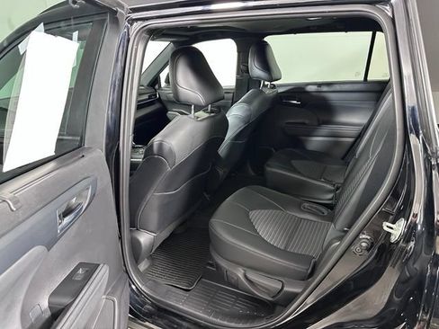 Used 2021 Toyota Highlander XSE AWD/4WD image 17