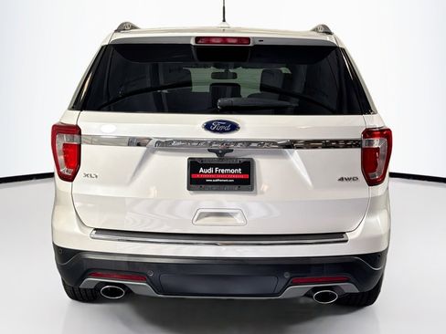 Used 2018 Ford Explorer XLT w/ Equipment Group 202A image 6