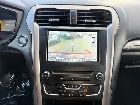 Used 2018 Ford Fusion SE w/ Fusion SE Technology Package FWD image 30