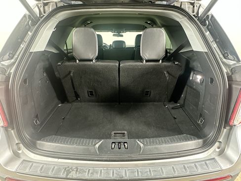 Used 2023 Ford Explorer XLT w/ Equipment Group 202A AWD/4WD image 28