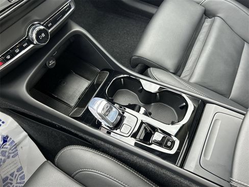 New 2026 Volvo XC40 B5 Plus w/ Protection Package Premier image 22