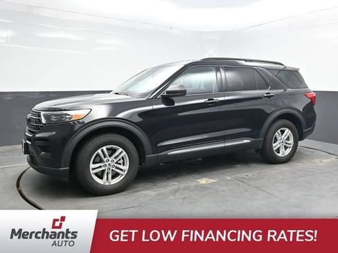 Used 2022 Ford Explorer XLT AWD/4WD image 3