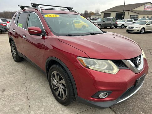 Used 2015 Nissan Rogue SV image 3