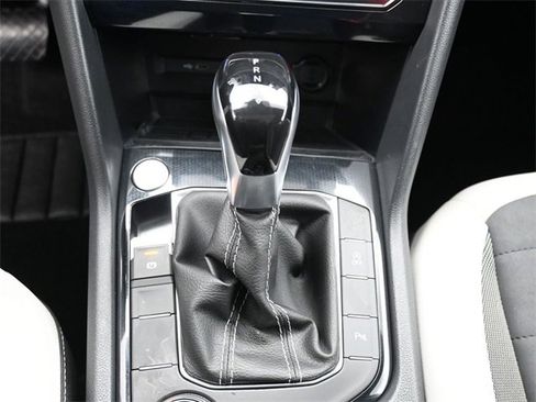 Used 2025 Volkswagen Taos SE w/ Panoramic Sunroof Package image 26