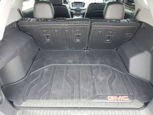 Used 2022 GMC Terrain SLT w/ LPO, Floor Liner Package FWD image 11