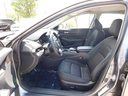 Used 2024 Nissan Altima 2.5 SV FWD image 14