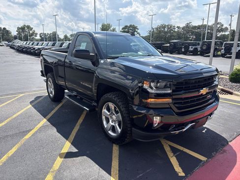 Used 2018 Chevrolet Silverado 1500 LT w/ LT Convenience Package AWD/4WD image 3