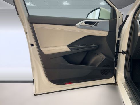 New 2026 Volkswagen Taos SE image 21